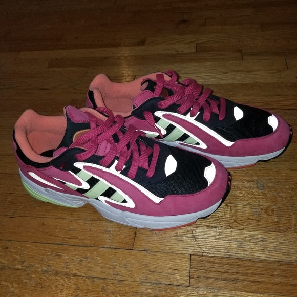 Sneakers - Picture 2 of 3